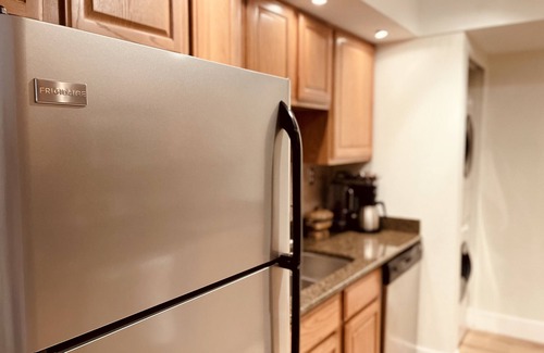 Arcadia Lite Condo | Luxury Desert Condo w/Pool & 2 King Beds/2 baths
