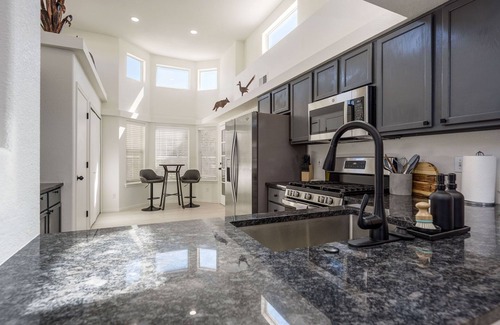 Las Cruces House | Luxury Desert Escape! Pet Friendly! Hottub! EV!
