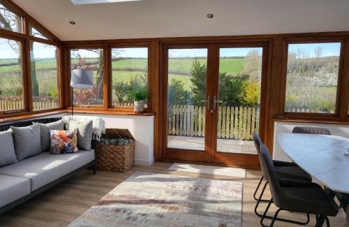Totnes House | Luxury Dog Friendly Cottage - Golf & Spa Breaks
