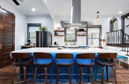 Southtown House | Luxury Downtown Alamo Home King William/Southtown
