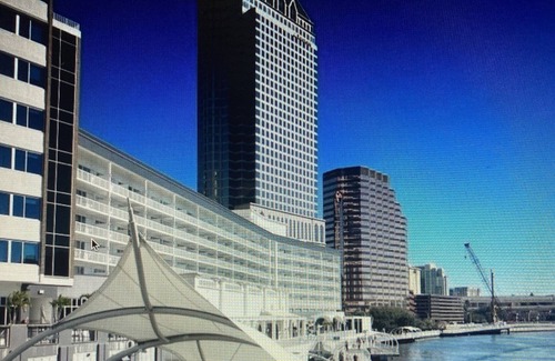 Channel District Apartment | LUXURY DOWNTOWN APARTMENT