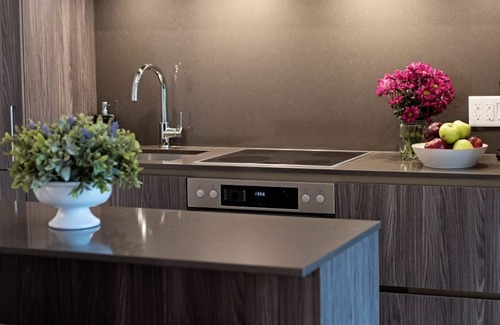 Toronto Entertainment District Condo | Luxury Downtown Condo, Steps to CN Tower