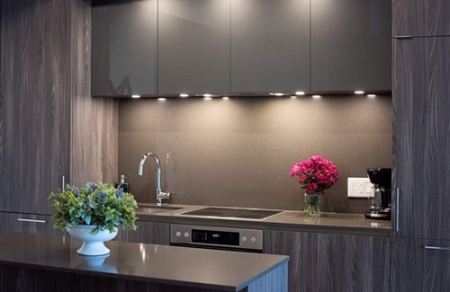 Toronto Entertainment District Condo | Luxury Downtown Condo, Steps to CN Tower