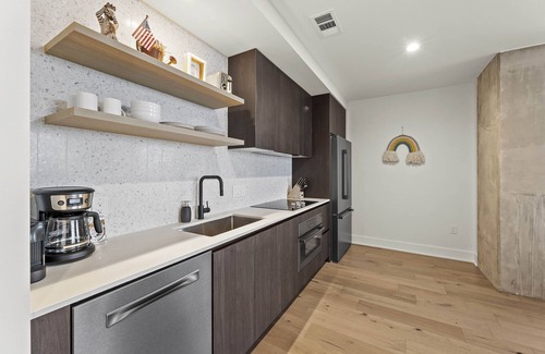 Rainey Street Historic District Condo | Luxury Downtown High Rise