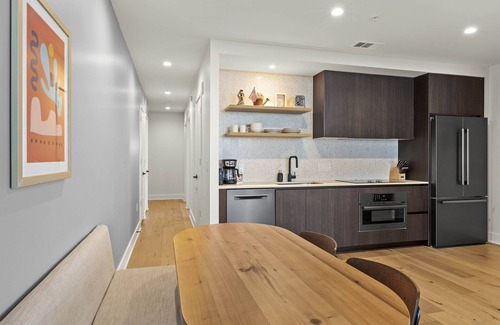 Rainey Street Historic District Condo | Luxury Downtown High Rise