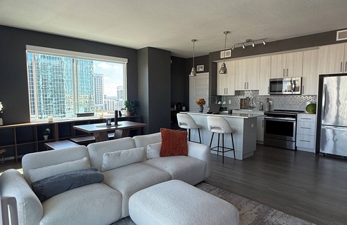 Downtown Orlando Apartment | Luxury Downtown Retreat with Breathtaking City & Lake Views
