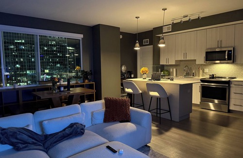 Downtown Orlando Apartment | Luxury Downtown Retreat with Breathtaking City & Lake Views