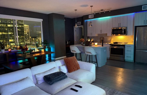 Downtown Orlando Apartment | Luxury Downtown Retreat with Breathtaking City & Lake Views