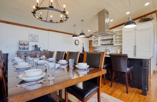 Hot Springs House | Luxury Earth Home w/Chef's Kitchen