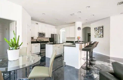 Riverview House | Luxury emphasized w/heated pool/spa perfect for your Tampa Bay stay
