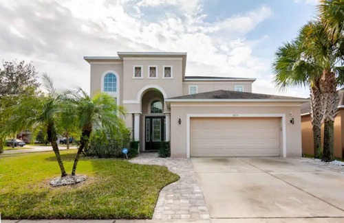 Riverview House | Luxury emphasized w/heated pool/spa perfect for your Tampa Bay stay