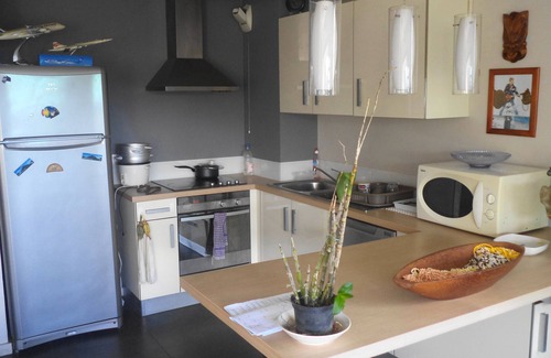 Tahiti Apartment | LUXURY ENSUITE ROOM TOP OF DUPLEX 8 MN FROM AIRPORT