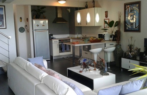 Tahiti Apartment | LUXURY ENSUITE ROOM TOP OF DUPLEX 8 MN FROM AIRPORT