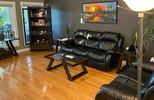 Southeast Kelowna House | Luxury Executive Home with Pool & Hot Tub Near Wineries, Hiking, KVR & Golf
