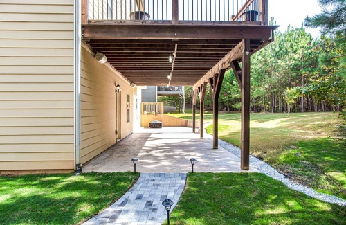 Cliftondale Apartment | Luxury Fairburn Suite with Wooded View