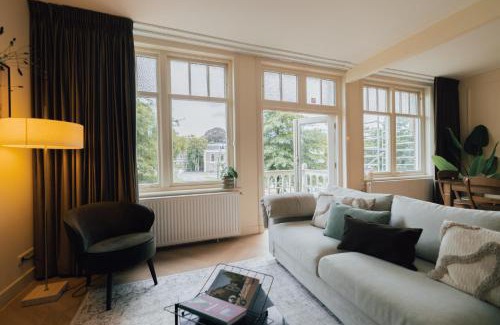 Zwolle Apartment | Luxury Family Apartment with canal & Peperbus view