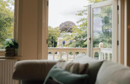 Zwolle Apartment | Luxury Family Apartment with canal & Peperbus view