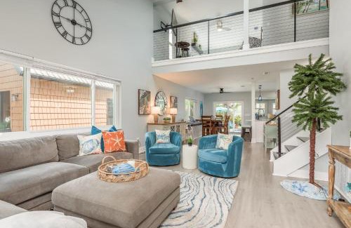 Tarpon Springs House | Luxury Family Beach Escape with Heated Pool and Putting Green