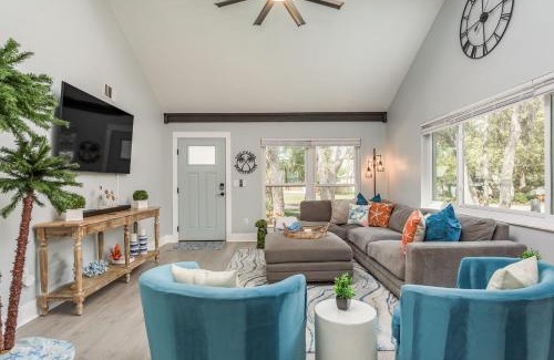 Tarpon Springs House | Luxury Family Beach Escape with Heated Pool and Putting Green