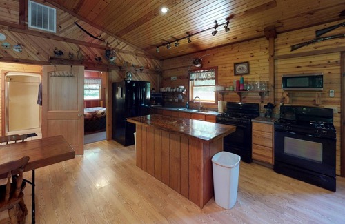 Triumph Cabin | Luxury Family Cabin Near Starved Rock - Grandma's Cabin - sleeps 14 maximum