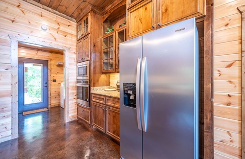 Broken Bow Cabin | Luxury family friendly cabin, in a wooded cul-de-sac in the heart of Hochatown.