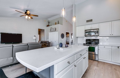 Palm Valley House | Luxury Family friendly home with resort-like pool and backyard on golf course!