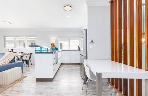 Pialba House | Luxury Family Retreat on the Esplanade. Across street from beach, Pet friendly