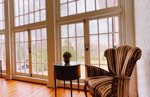 LaGrange Apartment | Luxury Family Suite in LaGrange Historic Mansion