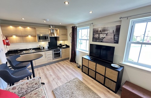 Filey Cottage | Luxury first floor apartment sleeping 3 in 1 king sized bedroom.