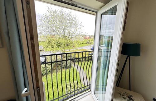 Filey Cottage | Luxury first floor apartment sleeping 3 in 1 king sized bedroom.