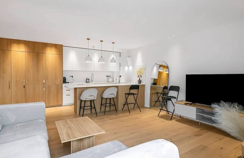 Nine Elms Apartment | Luxury flat with view, Battersea | Pass the Keys