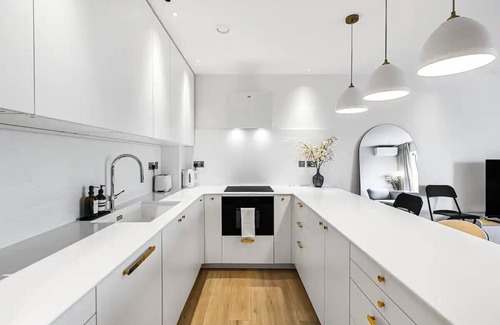 Nine Elms Apartment | Luxury flat with view, Battersea | Pass the Keys