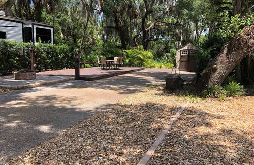 River Ranch RV Rental | Luxury Full Hookup RV Campsite In River Ranch RV Resort