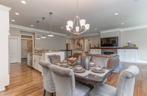 Rochester House | Luxury Furnished Villa Near Mayo Clinic!