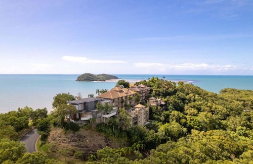 Buchan Point Apartment | Luxury Garden Penthouse with Breathtaking Ocean Views