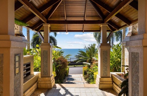 Buchan Point Apartment | Luxury Garden Penthouse with Breathtaking Ocean Views