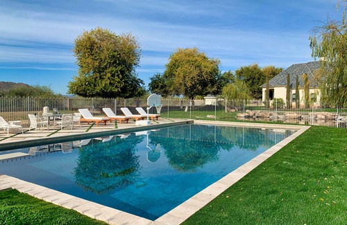 Peoria House | Luxury Gated Estate - Minutes to Peoria Sports Complex and Scottsdale