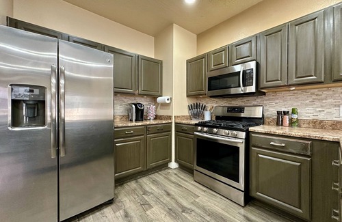 South Jordan House | Luxury Gateway, South Jordan Near I-15, Aquarium