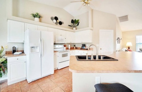 Mariner House | Luxury Getaway in Cape Coral with heated Pool!