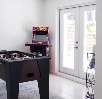 Siesta Key House | Luxury getaway steps from beach sleeps 10