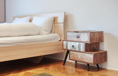 Belso-Ferencvaros Apartment | Luxury gold plated suite in calm central location
