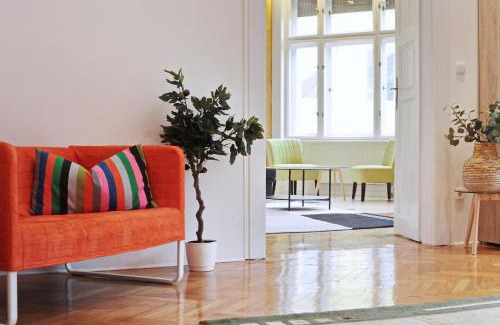 Belso-Ferencvaros Apartment | Luxury gold plated suite in calm central location