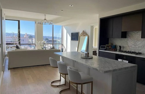 Cow Hollow Condo | Luxury Golden Gate Views from Cow Hollow!