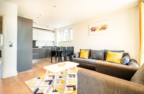 Greenwich West Apartment | Luxury Greenwich Apartment 5mins from Cutty Sark Greenwich Maritime-PS4 provided