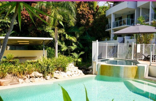 North Ward Apartment | Luxury | Gregory St Apt | Walk to Strand/Ocean