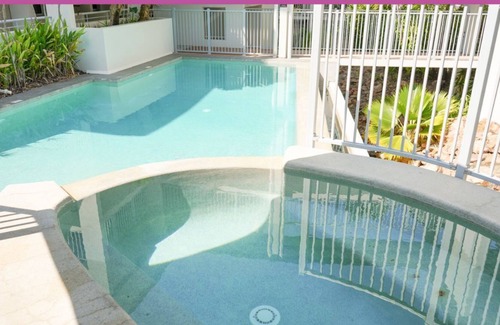 North Ward Apartment | Luxury | Gregory St Apt | Walk to Strand/Ocean