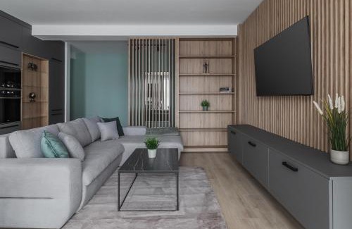Oradea Apartment | Luxury Grey Residence - Central, Free Parking, Self Check-In