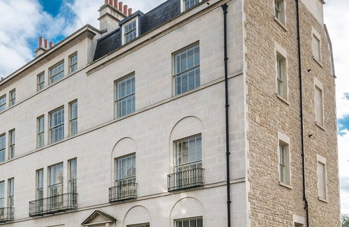Bath Apartment | Luxury Ground Floor Apartment with Parking in Central Bath