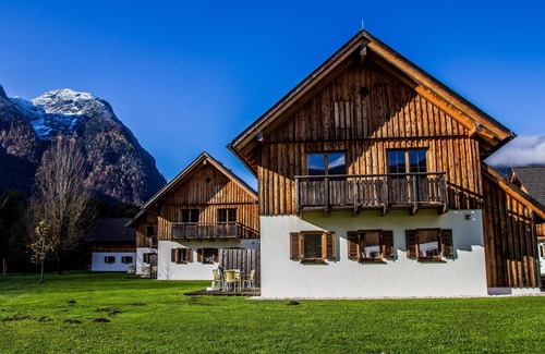 Obertraun House | Luxury group accommodation on holiday park