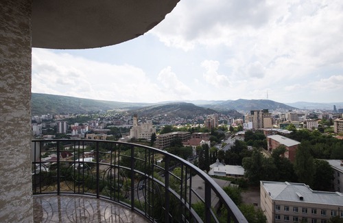 Tbilisi Apartment | Luxury Guest Suit near Downtown/2King Bed/The View